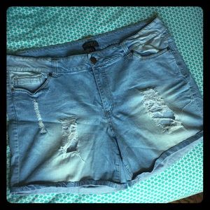 Forever 21 plus size Distressed shorts size 18